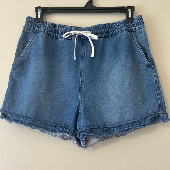 Splendid Pants - Splendid Chambray Jean Shorts High Rise Size Medium Elastic Waist 100% Tencel